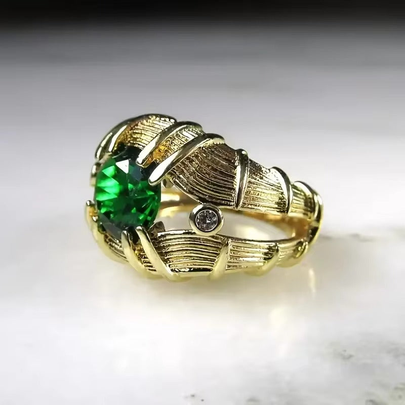 Vintage-Style Gold-Tone Sculpted Ring with Round-Cut Emerald-Green Faceted Stone