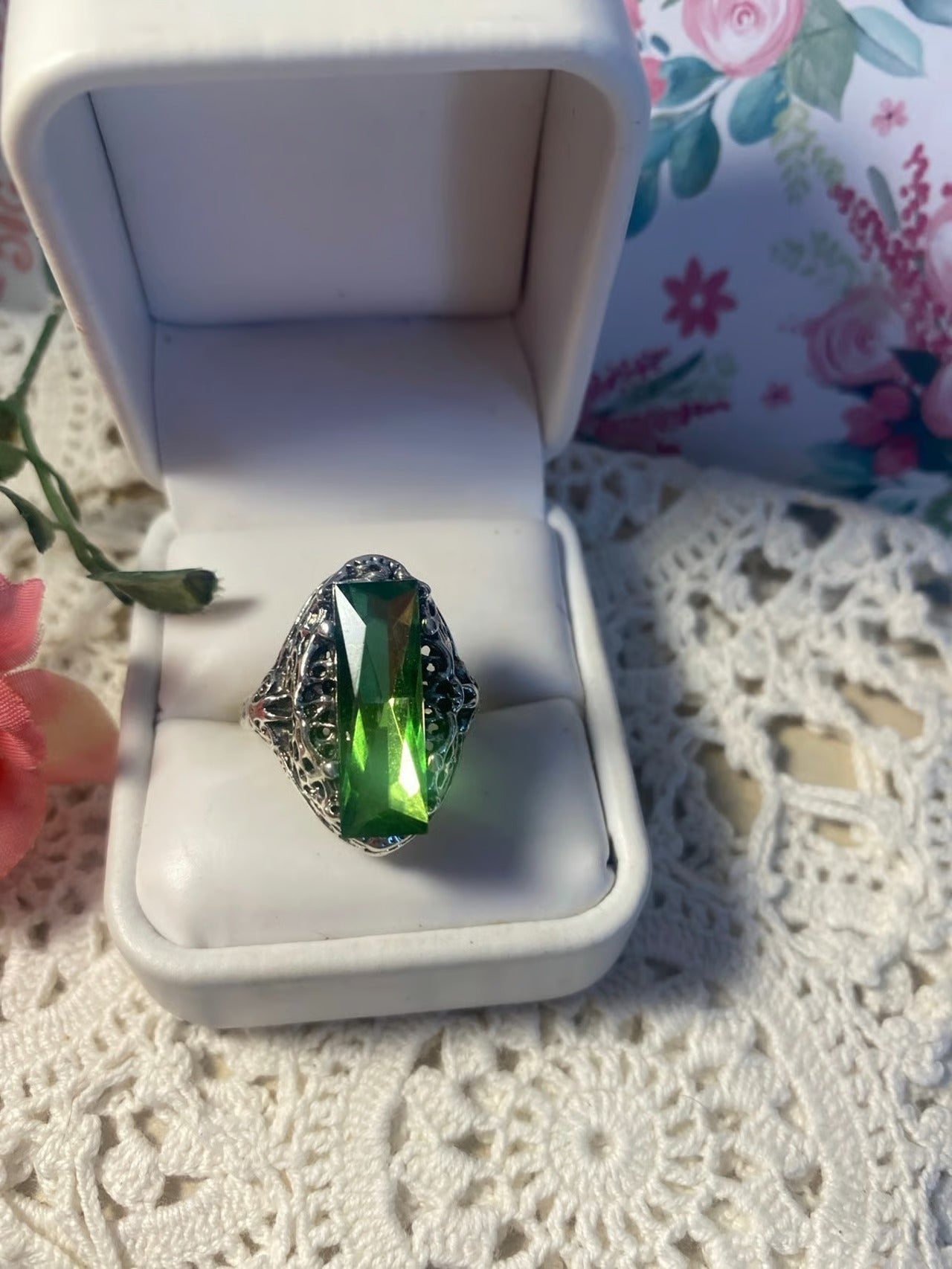 Retro Hollow Green Topaz Antique Silver Filigree Ring