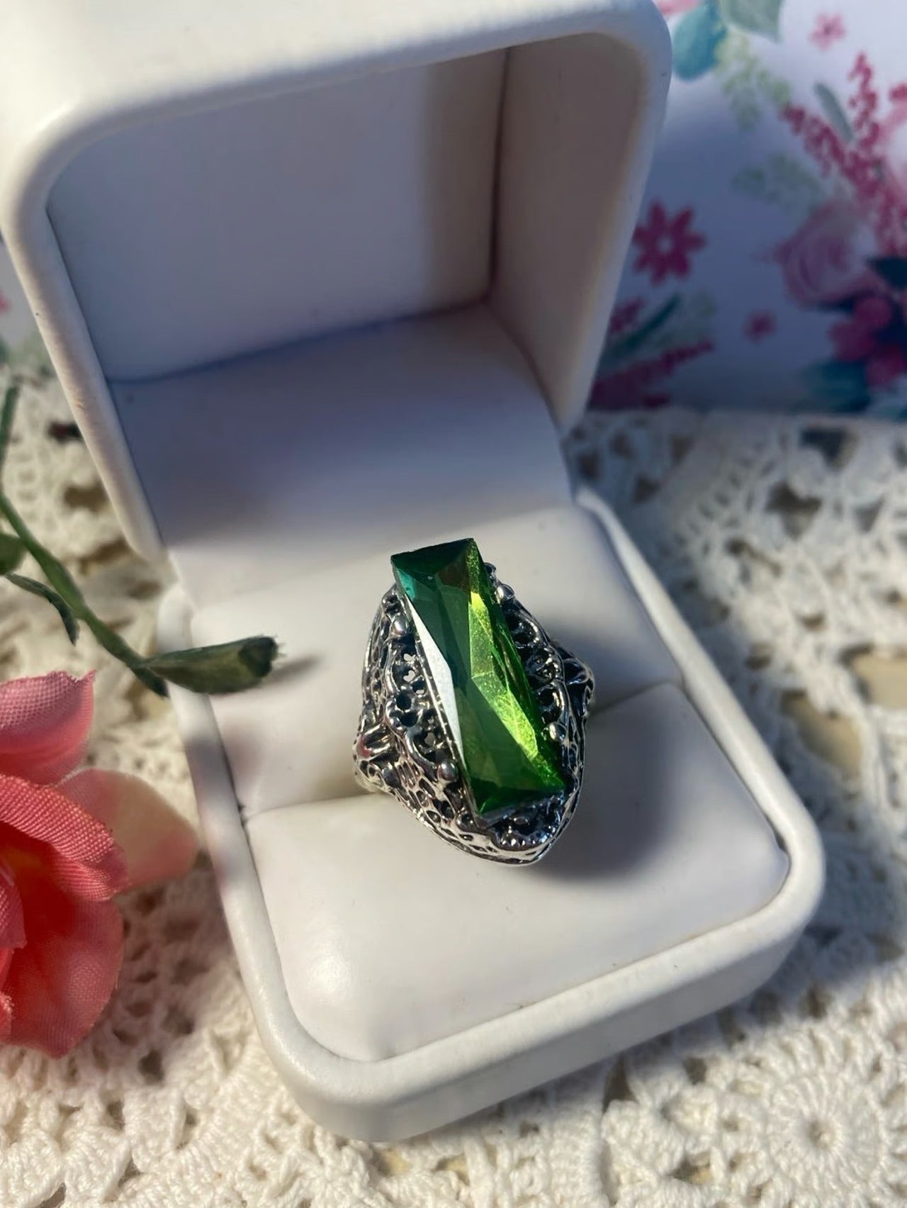 Retro Hollow Green Topaz Antique Silver Filigree Ring