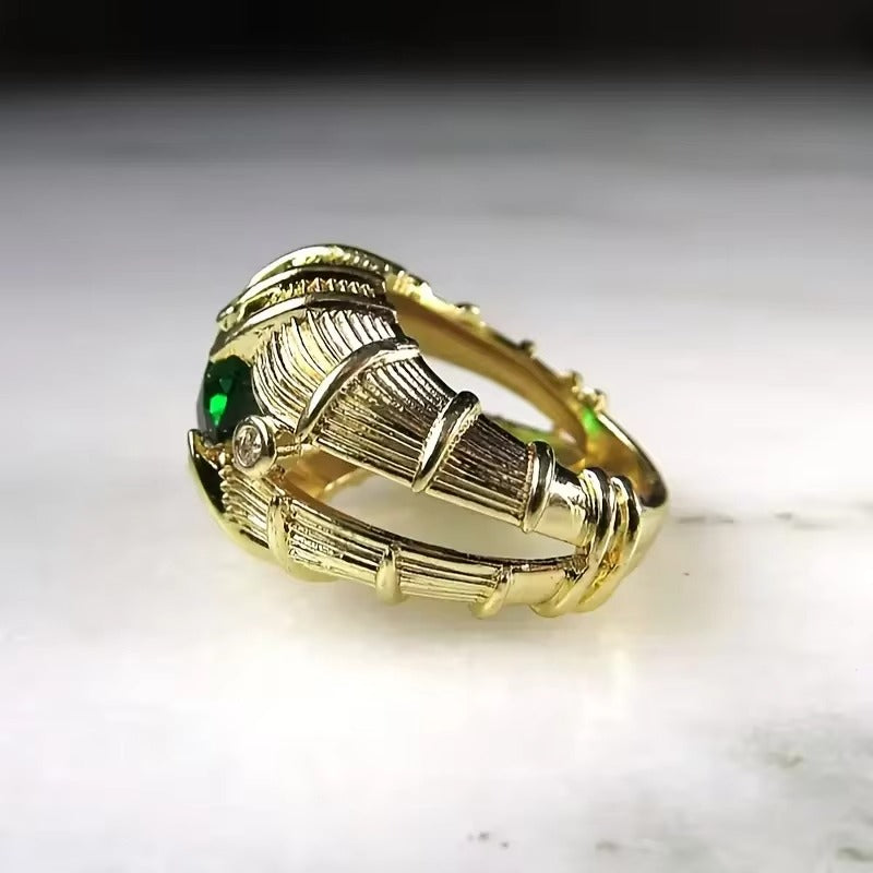 Vintage-Style Gold-Tone Sculpted Ring with Round-Cut Emerald-Green Faceted Stone