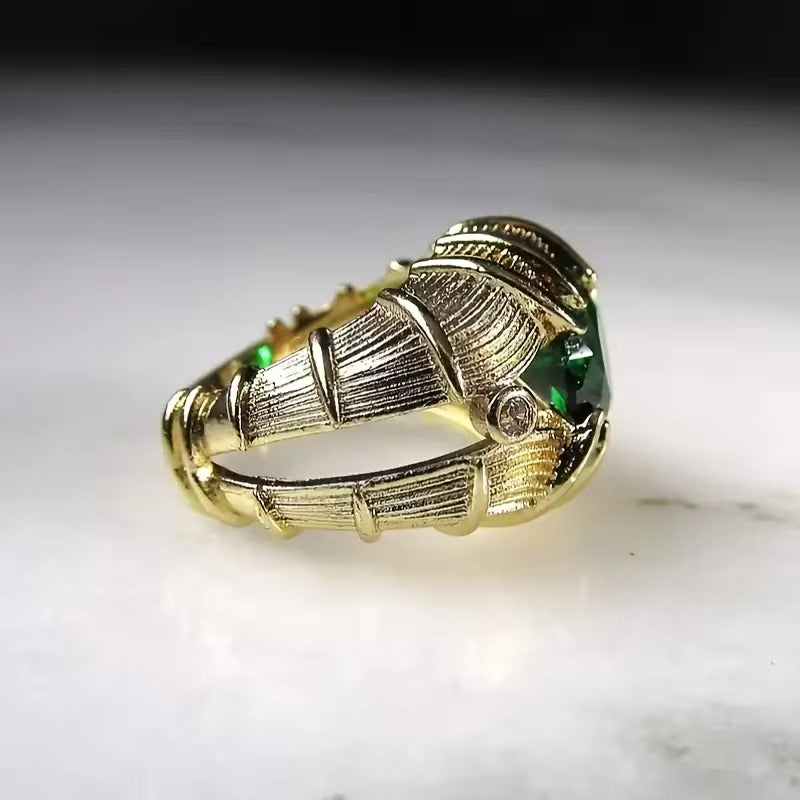 Vintage-Style Gold-Tone Sculpted Ring with Round-Cut Emerald-Green Faceted Stone