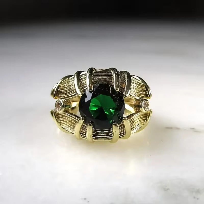 Vintage-Style Gold-Tone Sculpted Ring with Round-Cut Emerald-Green Faceted Stone