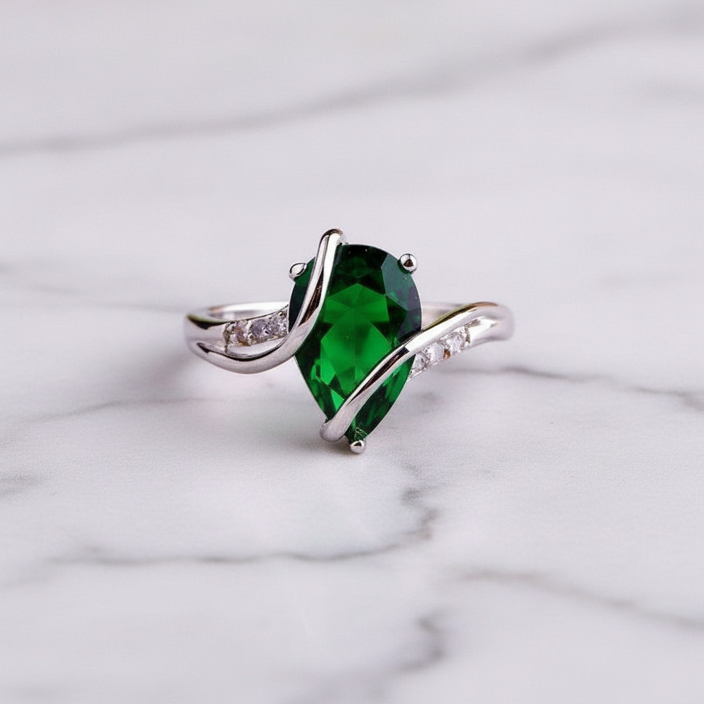 925 Sterling Silver Big Emerald Green Teardrop Ring