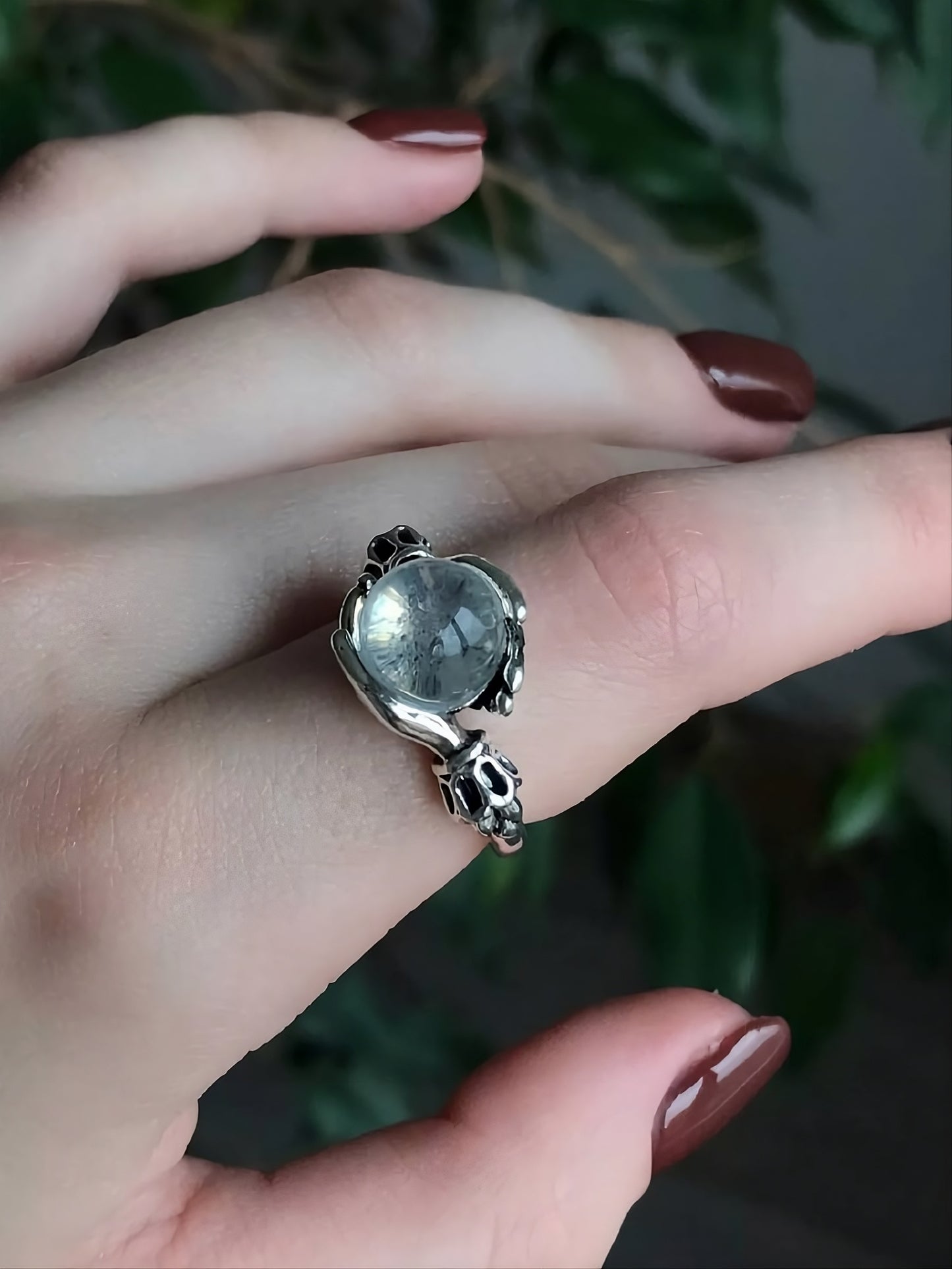 Retro Clear Marble Bead Hugging Hands Silver Ring