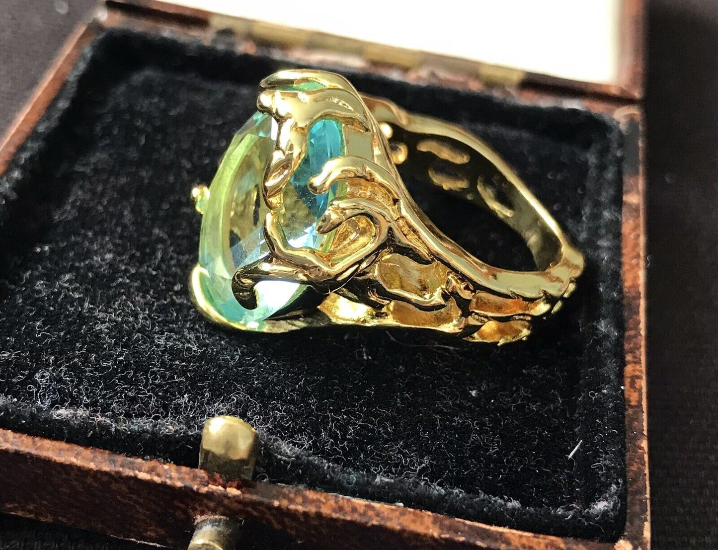 Cluster Hollowed Out Blue Crystal Gold Ring