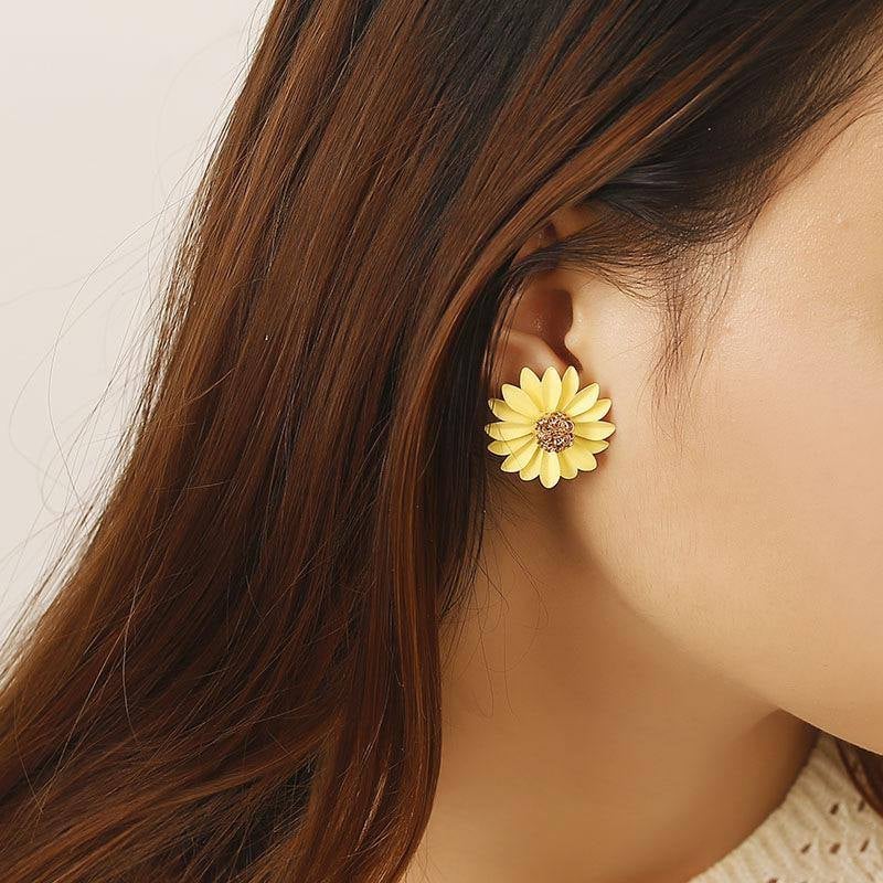 Sweet Daisy Green Flowers Stud Floral Earrings