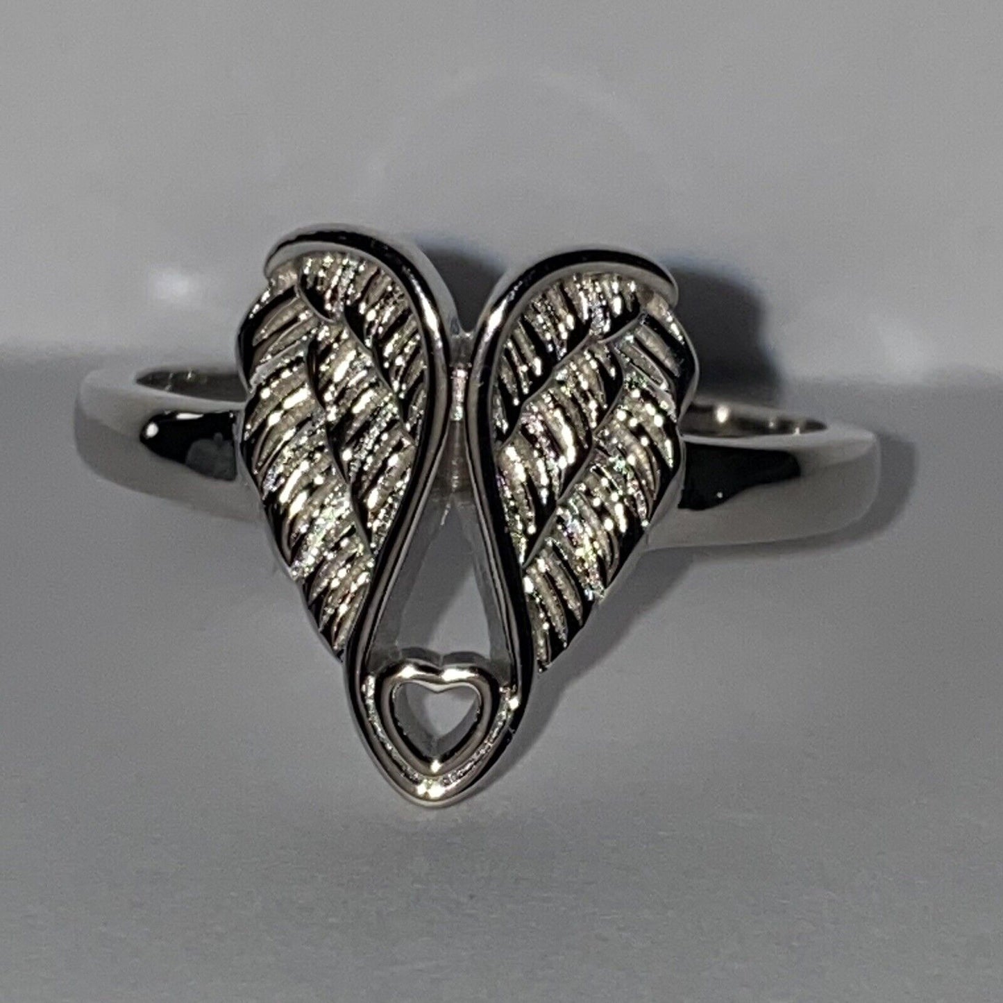 Vintage Angel Wings Amulet Heart-shaped Sterling Silver Ring - Size 6