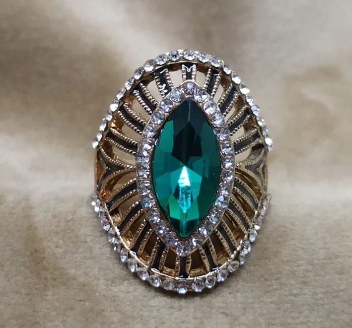 Antique Green Crystal Black Enamel Gold Tone Vintage Ring