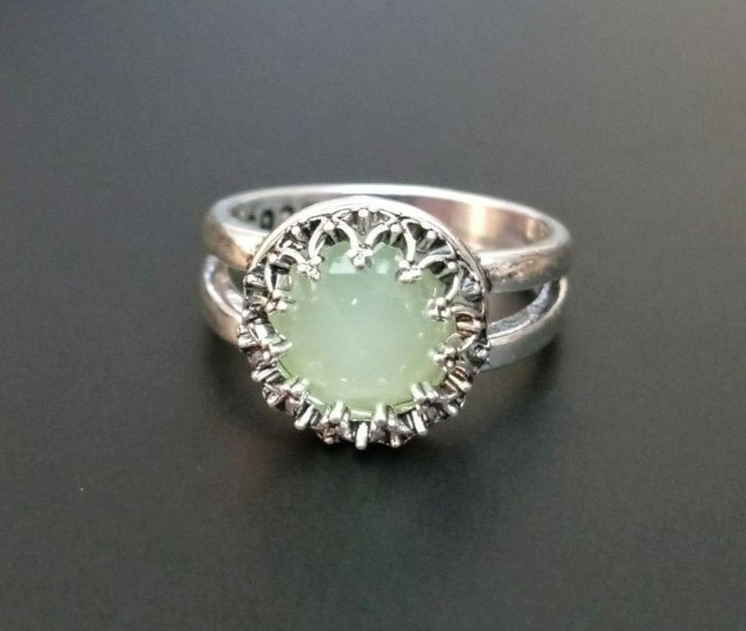Sterling Silver Vintage Green Peridot Retro Ring
